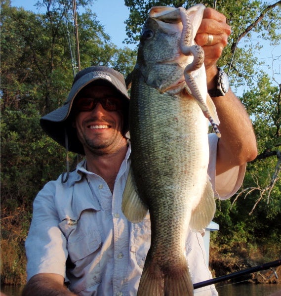 Kayak Fishing Guide Catches 10-Pound Largemouth Bass On Live Rattler in  Texas' Brazos River