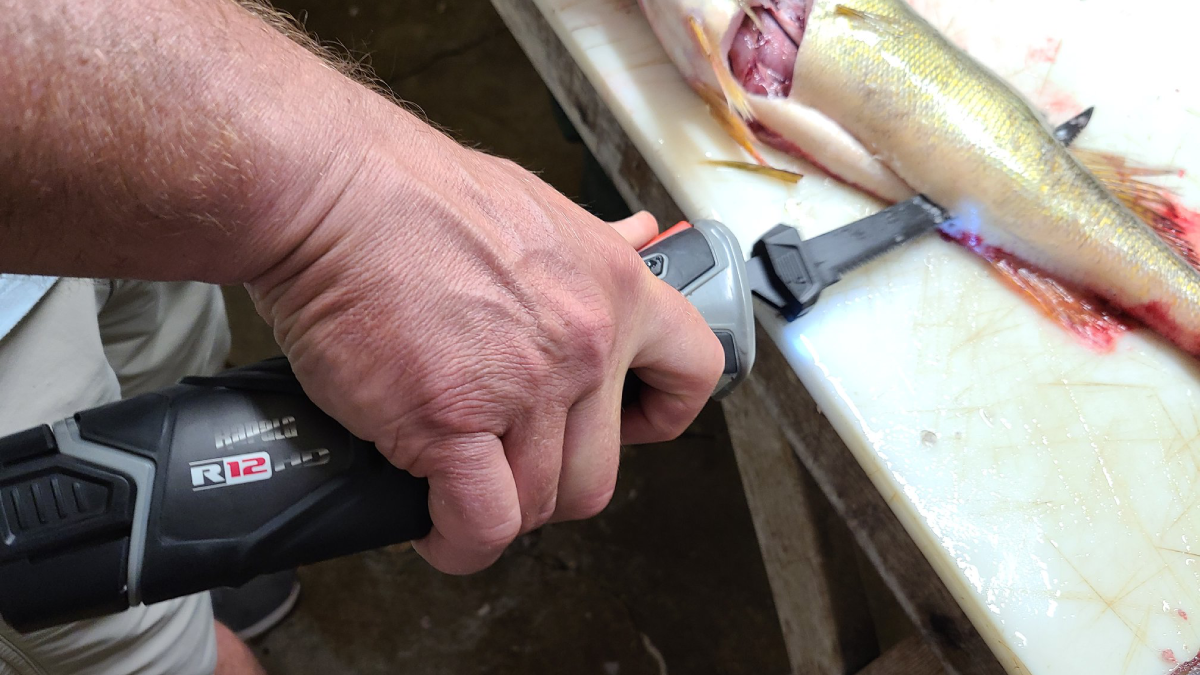 This Electric Fillet Knife 'Cuts Through Fish Like Butter'—And