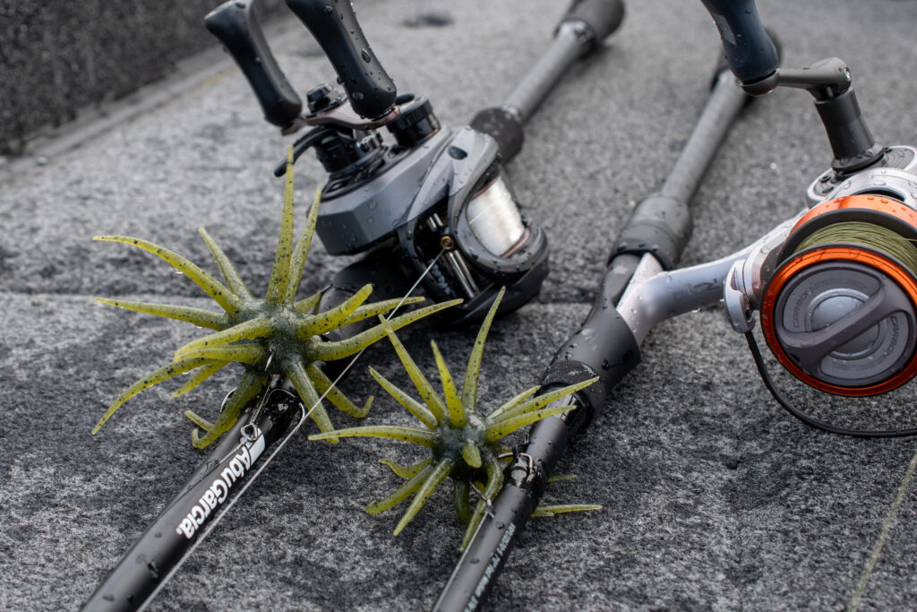 Urchin baits on hookkeepers