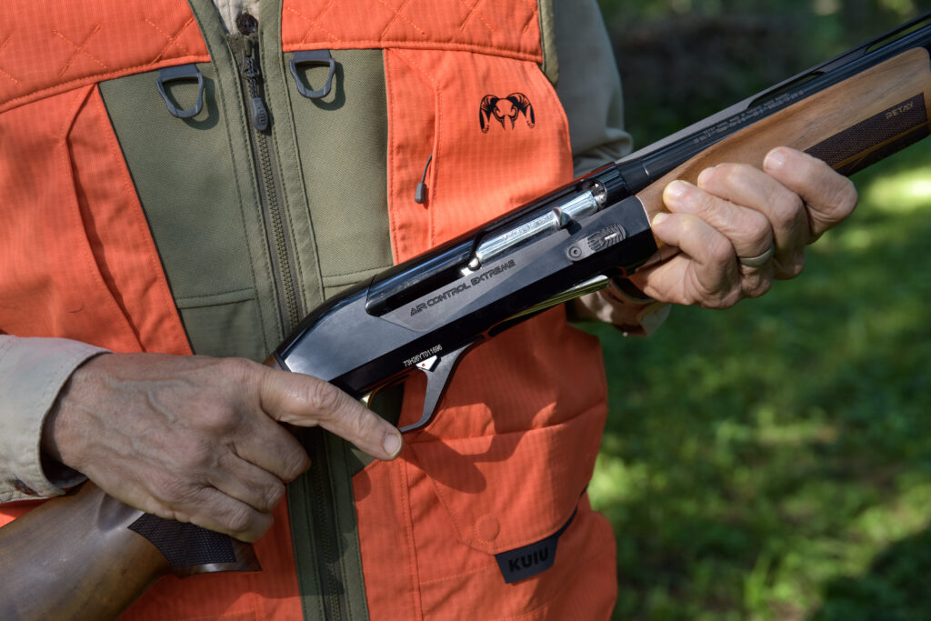 Hunter holding the Retay Upland UltraLight Shotgun