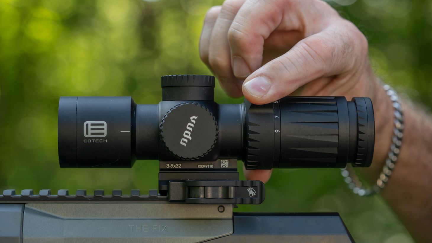 The magnification adjustment on the Vudu 3-9x32 SFP only requires a quarter turn to adjust from 3x to 9x.