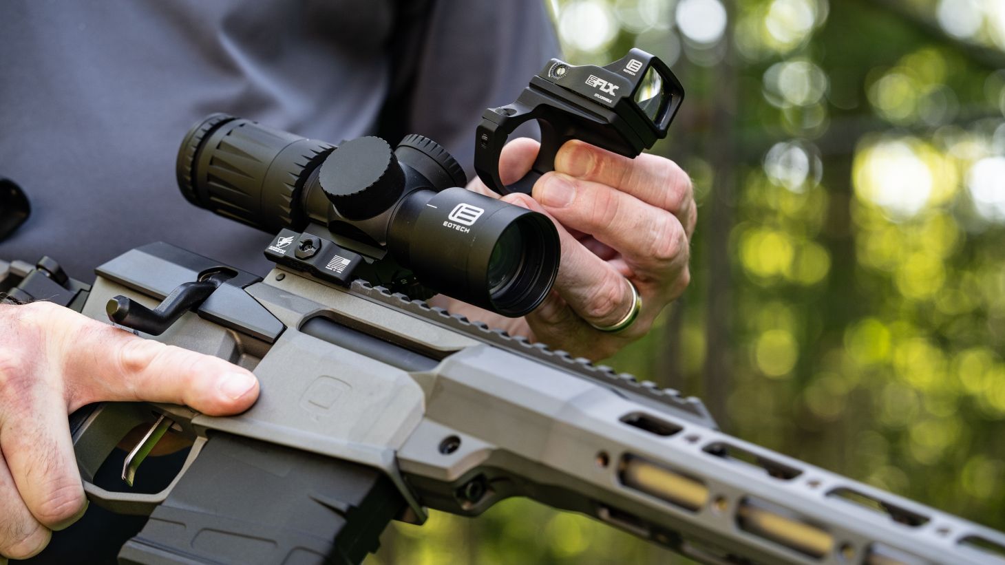 Optionally, you can order the EOTECH Vudu 3-9x32 SFP riflescope with an EOTECH EFLX mini reflex sight and mount that attaches right to the scope.