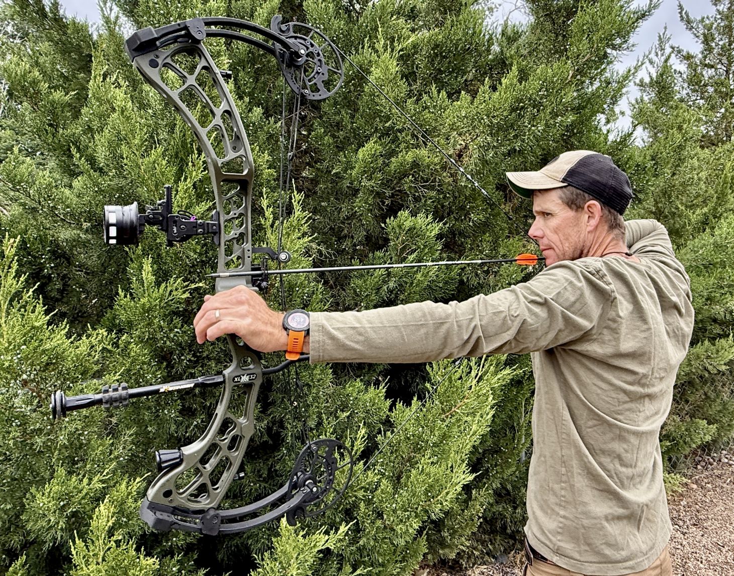 The author shoots the new Xpedition XLite 32 bow. 