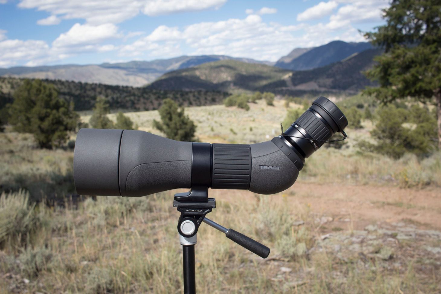 Tract Toric spotter on tripod with mountains in background