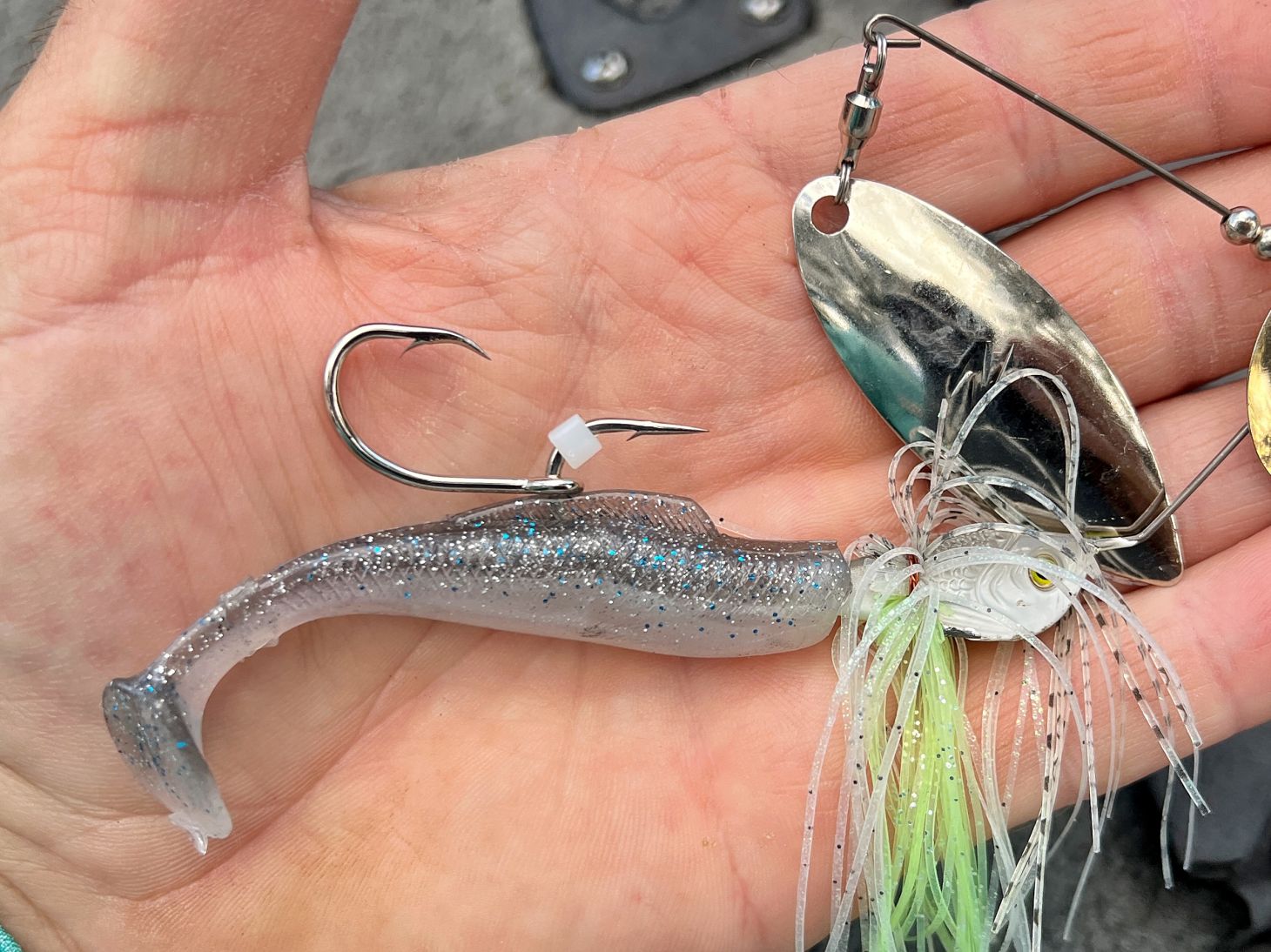 spinnerbait with hook keeper