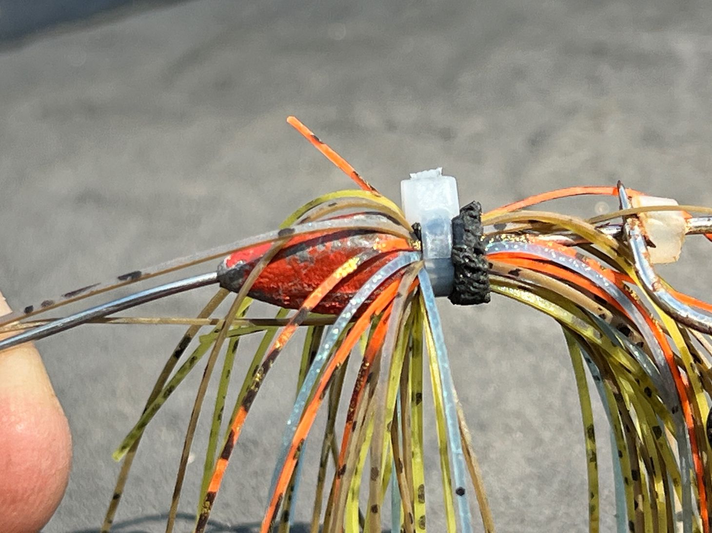 Jig skirt with zip tie